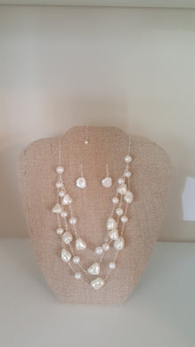 Extension Graduated Shell and Cultured Freshwater Pearl Necklace